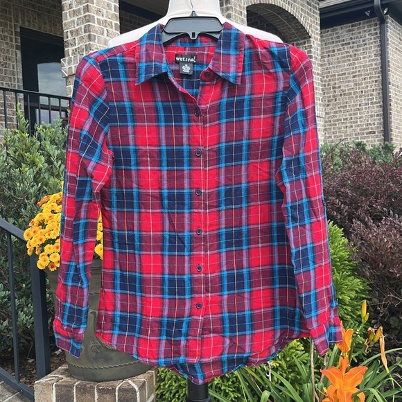 Red Plaid Button Down Blouse - Picture 5 of 6